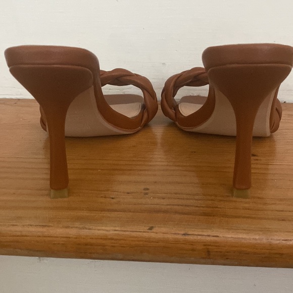 NWOT Neutral Caramel Colored Vegan Leather Braided Mule - Picture 5 of 12